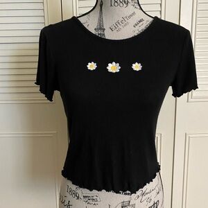 Wild Fable black baby tee daisy flower floral embroidery scallop lettuce hems